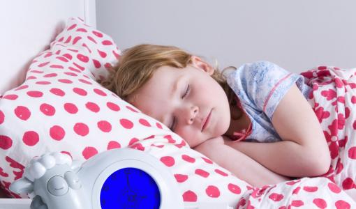 Sleeptrainer Sam gives children and parents 45 minutes more sleep.