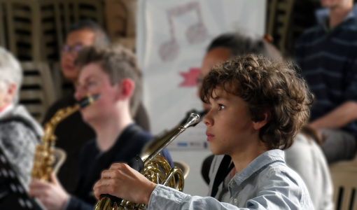 Des musiciens amateurs forment un Orchestre d'un jour et créent une œuvre collaborative inédite