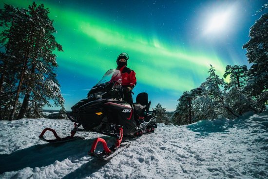 lapland-safaris-northern-lights-snowmobiling-rovaniemi.jpg